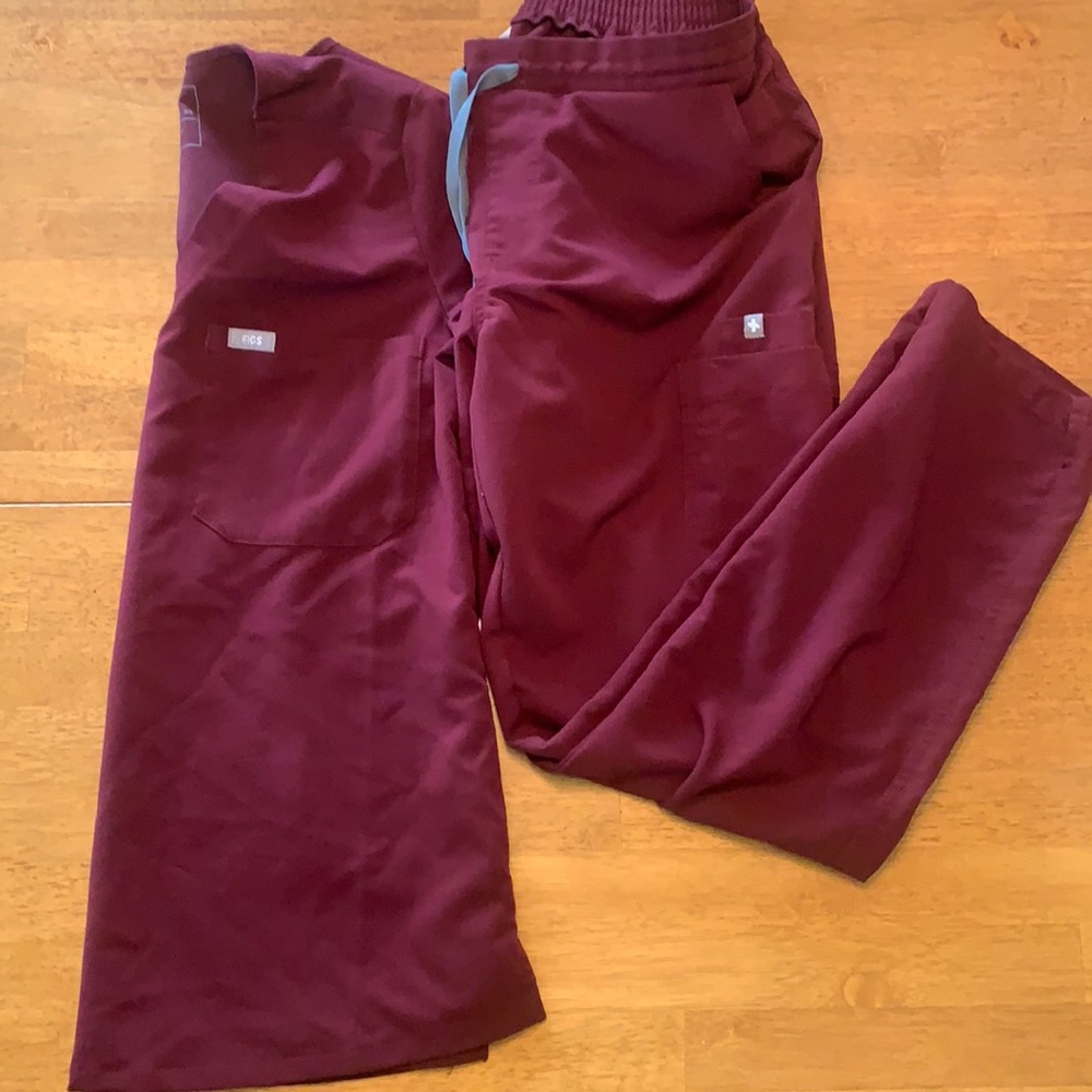 Figs Burgundy scrub set